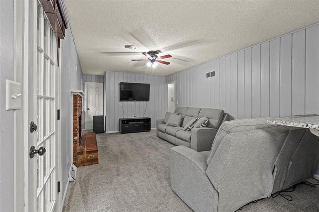 2304 NW 5th Street, Blue Springs, MO 64014