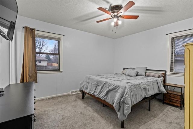 2304 NW 5th Street, Blue Springs, MO 64014