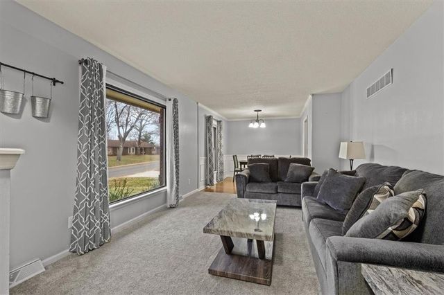 2304 NW 5th Street, Blue Springs, MO 64014