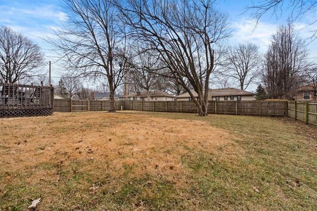 2304 NW 5th Street, Blue Springs, MO 64014