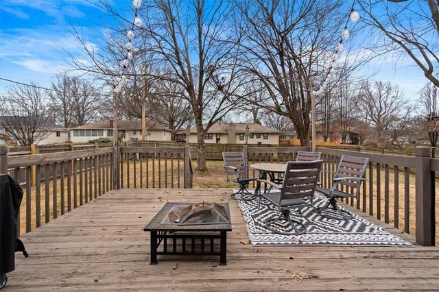 2304 NW 5th Street, Blue Springs, MO 64014