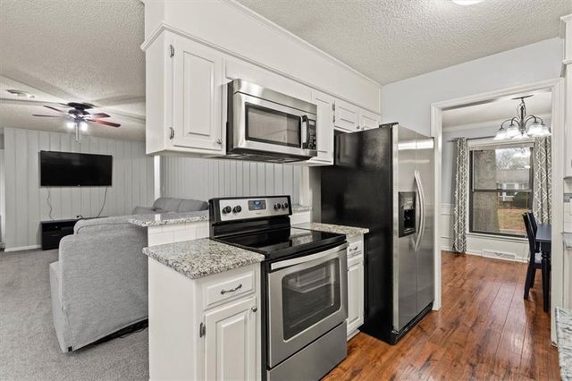 2304 NW 5th Street, Blue Springs, MO 64014