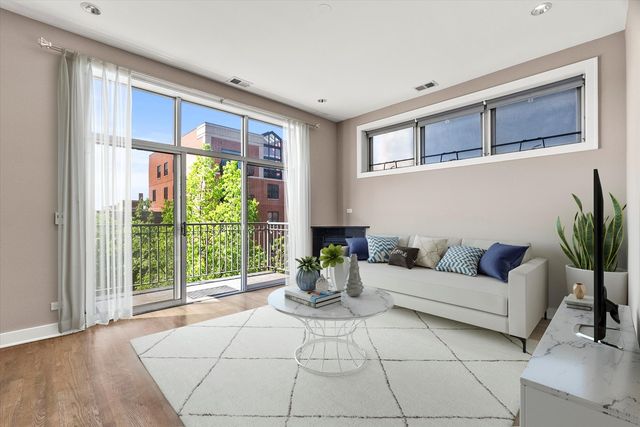 6 N May Street 403, Chicago, IL 60607