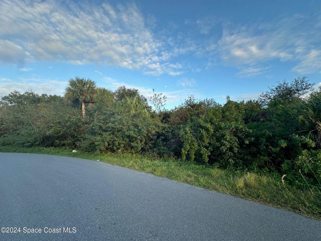 2961 Palisades Drive SE, Palm Bay, FL 32909