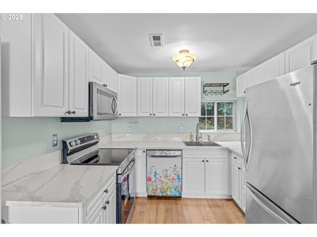 3011 Ne RASMUSSEN Rd, Corbett, OR 97019