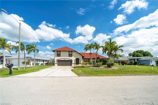 305 SE 19th TER, Cape Coral, FL 33990
