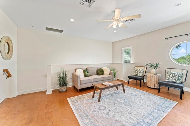 1325 SNELL ISLE BOULEVARD NE 110, St Petersburg, FL 33704