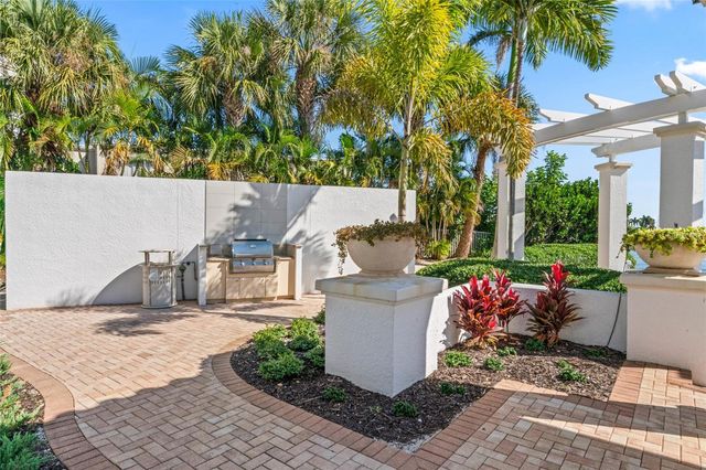 1325 SNELL ISLE BOULEVARD NE 110, St Petersburg, FL 33704