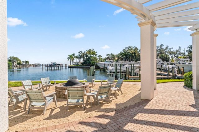 1325 SNELL ISLE BOULEVARD NE 110, St Petersburg, FL 33704