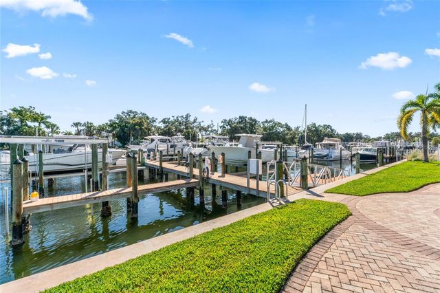 1325 SNELL ISLE BOULEVARD NE 110, St Petersburg, FL 33704