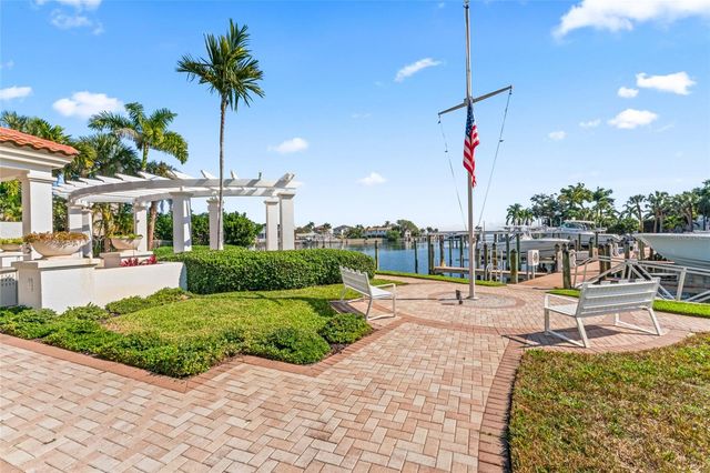 1325 SNELL ISLE BOULEVARD NE 110, St Petersburg, FL 33704