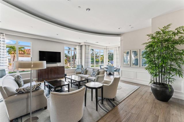 1325 SNELL ISLE BOULEVARD NE 110, St Petersburg, FL 33704