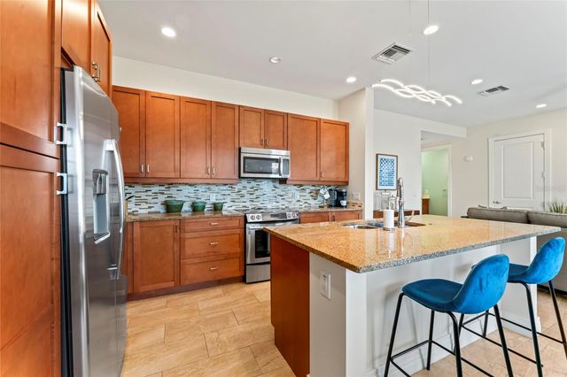 1325 SNELL ISLE BOULEVARD NE 110, St Petersburg, FL 33704