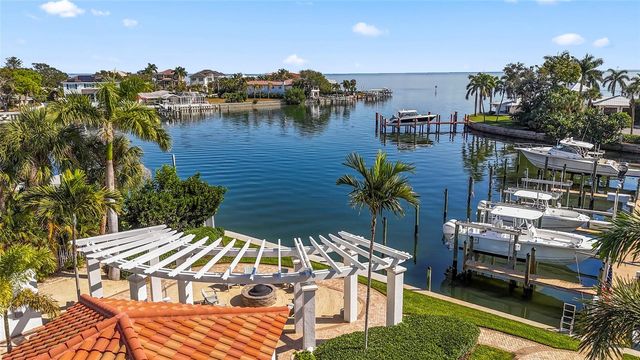 1325 SNELL ISLE BOULEVARD NE 110, St Petersburg, FL 33704