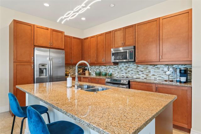 1325 SNELL ISLE BOULEVARD NE 110, St Petersburg, FL 33704