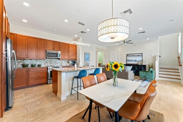 1325 SNELL ISLE BOULEVARD NE 110, St Petersburg, FL 33704