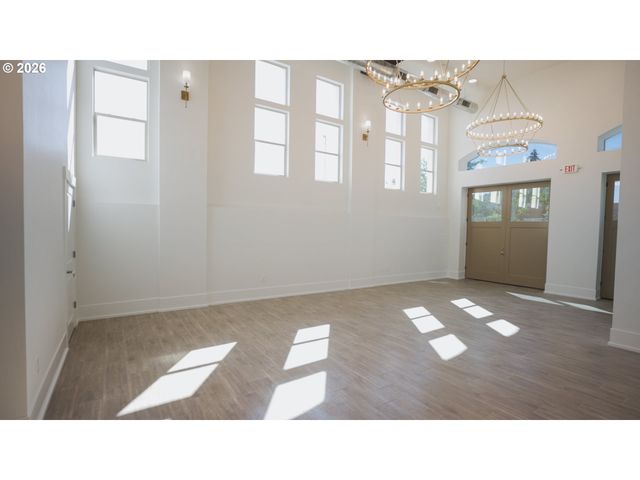 550 N 1ST St, Woodburn, OR 97071