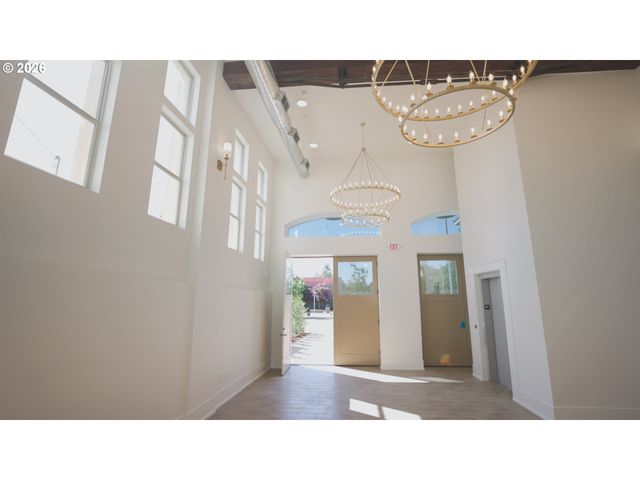 550 N 1ST St, Woodburn, OR 97071