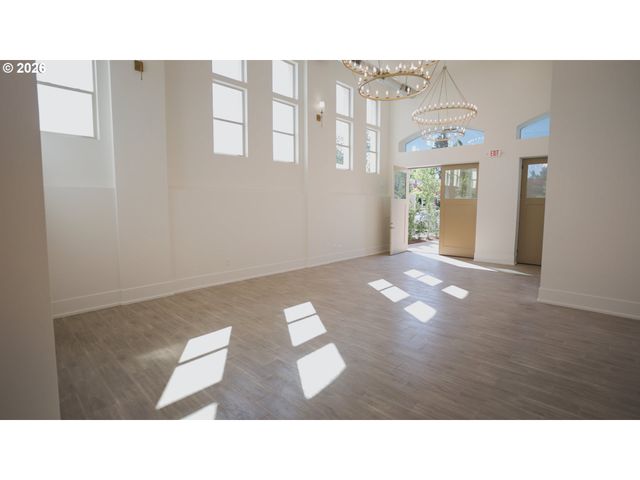 550 N 1ST St, Woodburn, OR 97071