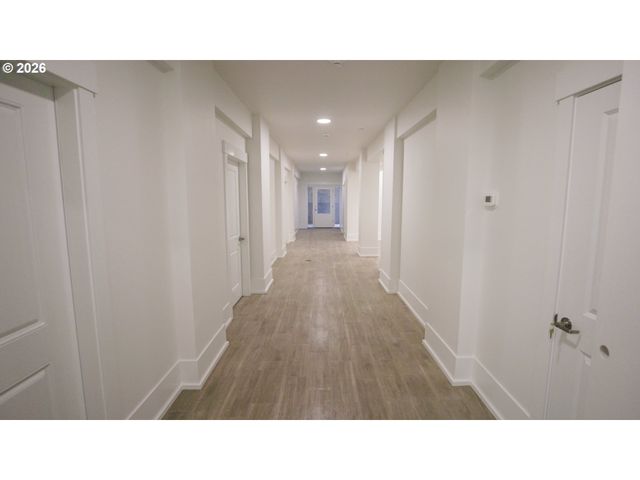 550 N 1ST St, Woodburn, OR 97071