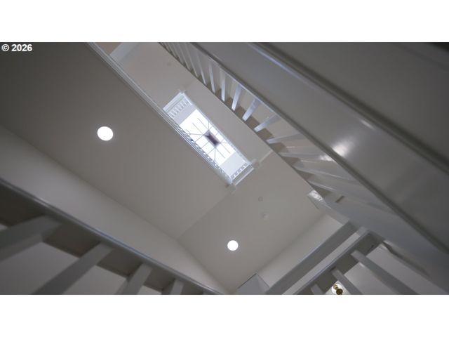 550 N 1ST St, Woodburn, OR 97071