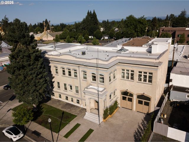 550 N 1ST St, Woodburn, OR 97071