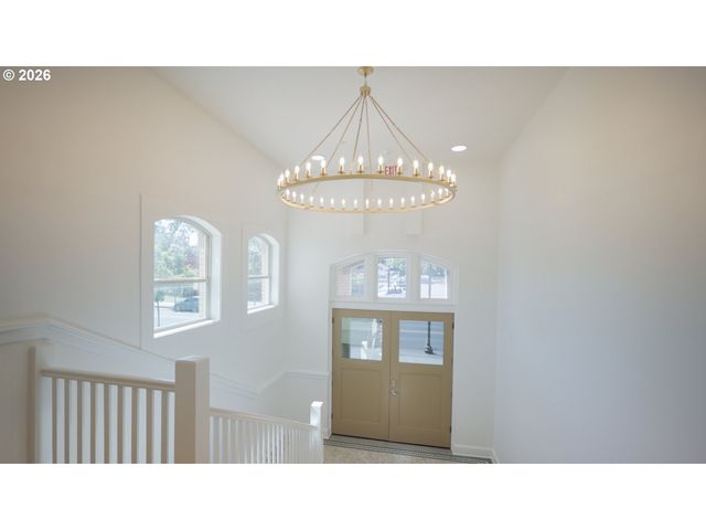 550 N 1ST St, Woodburn, OR 97071