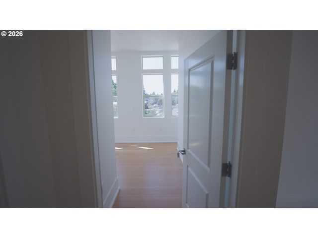 550 N 1ST St, Woodburn, OR 97071