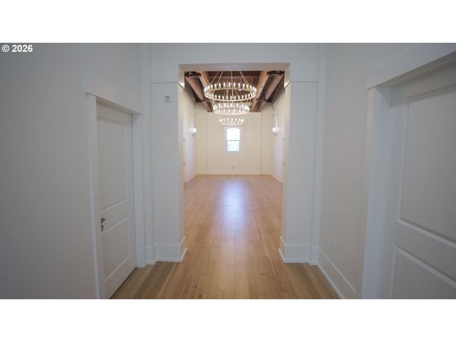 550 N 1ST St, Woodburn, OR 97071