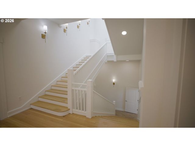 550 N 1ST St, Woodburn, OR 97071