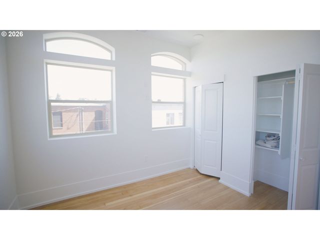 550 N 1ST St, Woodburn, OR 97071