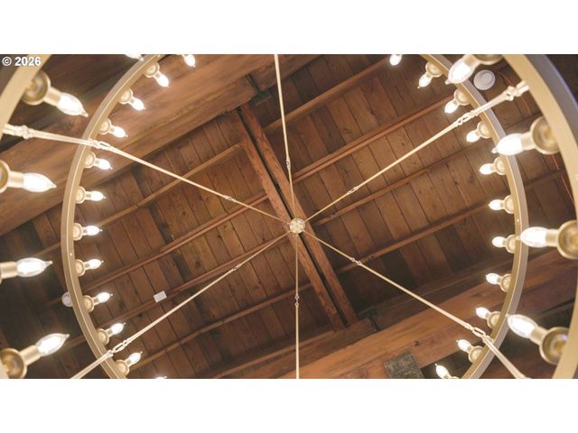 550 N 1ST St, Woodburn, OR 97071