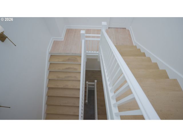 550 N 1ST St, Woodburn, OR 97071