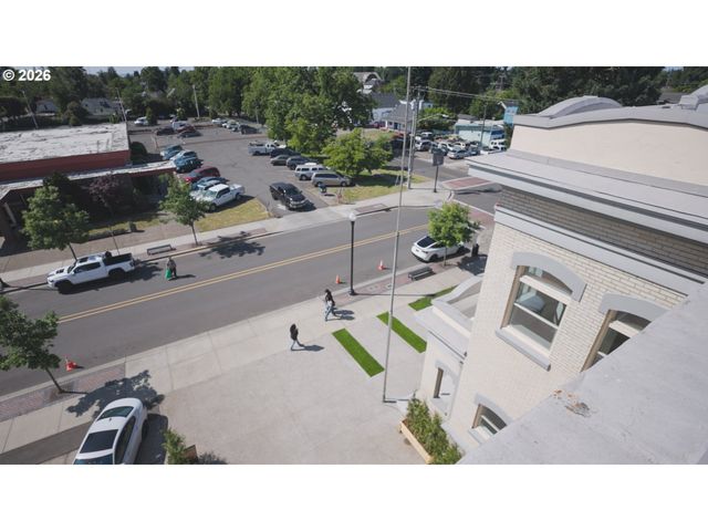 550 N 1ST St, Woodburn, OR 97071