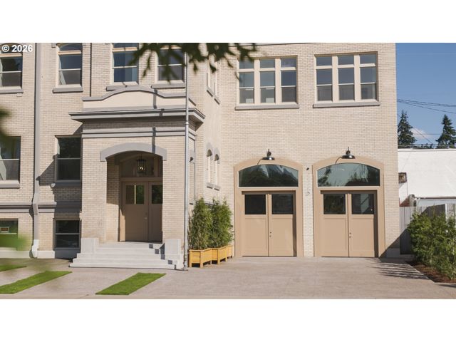 550 N 1ST St, Woodburn, OR 97071