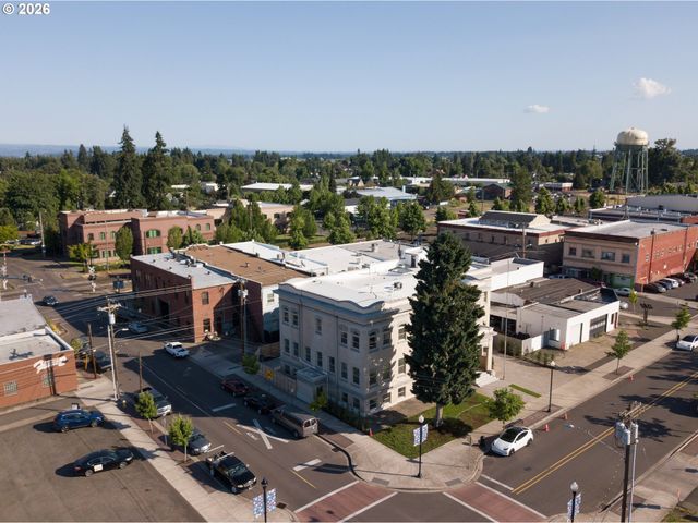 550 N 1ST St, Woodburn, OR 97071