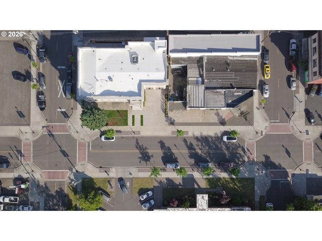 550 N 1ST St, Woodburn, OR 97071