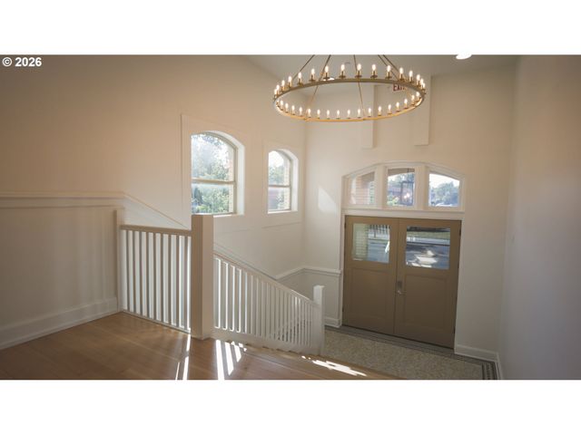 550 N 1ST St, Woodburn, OR 97071