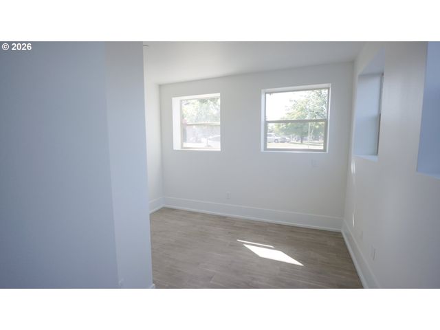 550 N 1ST St, Woodburn, OR 97071