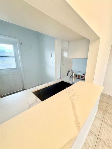 5011 W Oakland Park Blvd 310, Lauderdale Lakes, FL 33313
