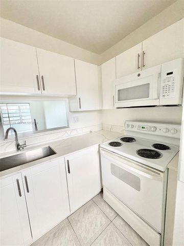 5011 W Oakland Park Blvd 310, Lauderdale Lakes, FL 33313