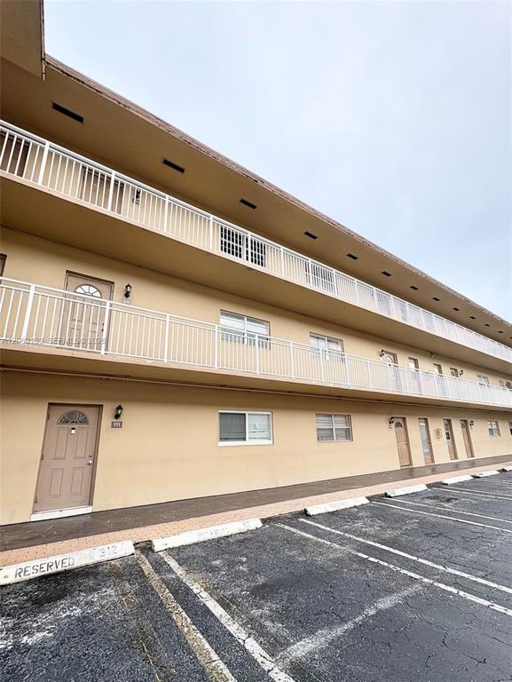5011 W Oakland Park Blvd 310, Lauderdale Lakes, FL 33313