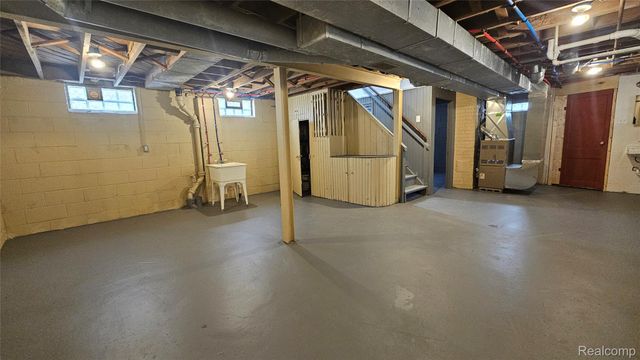 10001 Winthrop Street, Detroit, MI 48227