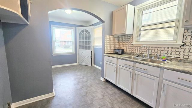 10001 Winthrop Street, Detroit, MI 48227