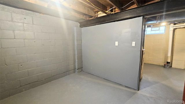 10001 Winthrop Street, Detroit, MI 48227