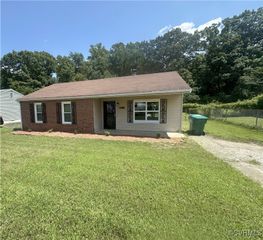 2236 Merle St, Montross, VA 23231