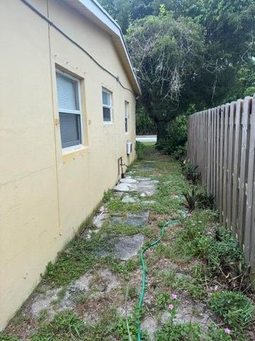 2609 NE 4TH Street, Boynton Beach, FL 33435