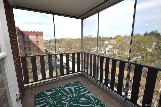 240 Garth Road 7J2, Scarsdale, NY 10583