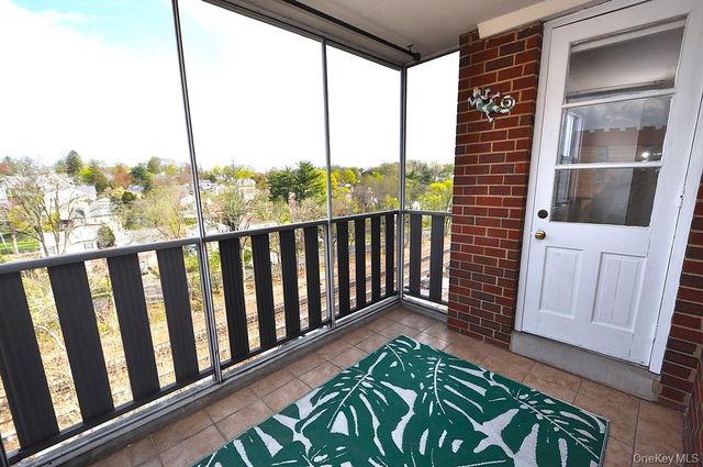 240 Garth Road 7J2, Scarsdale, NY 10583