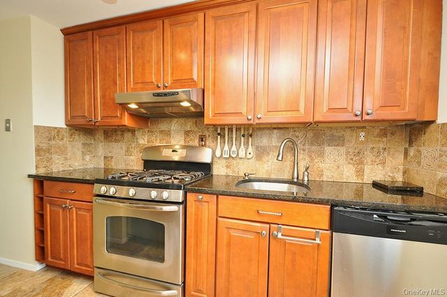 240 Garth Road 7J2, Scarsdale, NY 10583